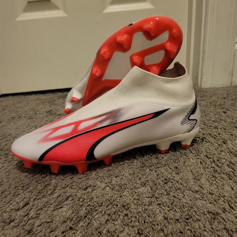 Brand New Puma Ultra Laceless Cleats